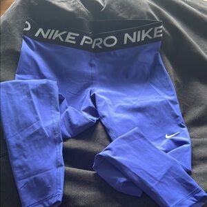 Nike Womens 7/8 Leggings in Vibrant Blue